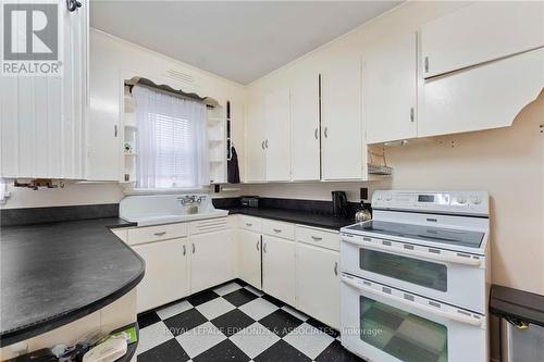 366 Isabella Street, Pembroke, ON - Indoor Photo Showing Kitchen