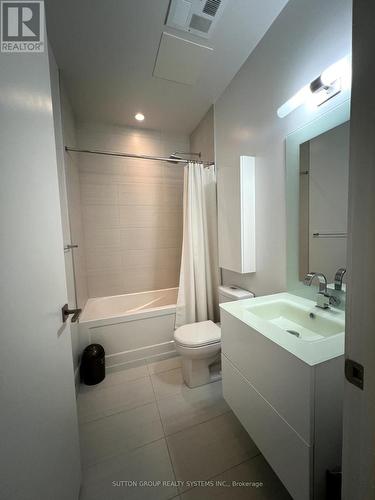 716 - 111 St Clair Avenue W, Toronto, ON - Indoor Photo Showing Bathroom