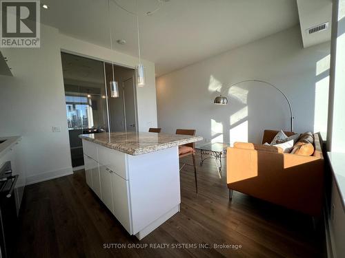 716 - 111 St Clair Avenue W, Toronto, ON - Indoor Photo Showing Kitchen