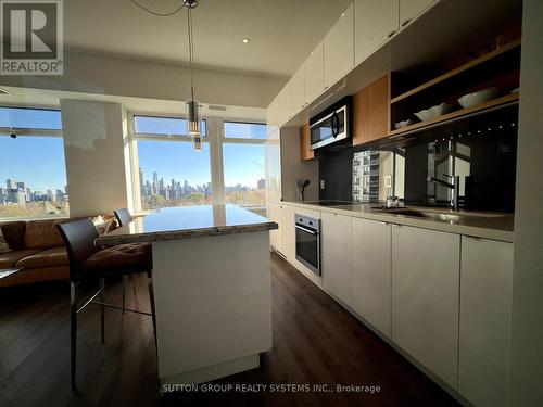 716 - 111 St Clair Avenue W, Toronto, ON - Indoor Photo Showing Kitchen