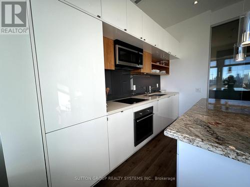 716 - 111 St Clair Avenue W, Toronto, ON - Indoor Photo Showing Kitchen