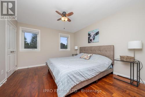 447 Edgeworth Road, Mississauga, ON - Indoor Photo Showing Bedroom