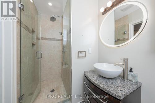 447 Edgeworth Road, Mississauga, ON - Indoor Photo Showing Bathroom