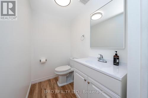 447 Edgeworth Road, Mississauga, ON - Indoor Photo Showing Bathroom