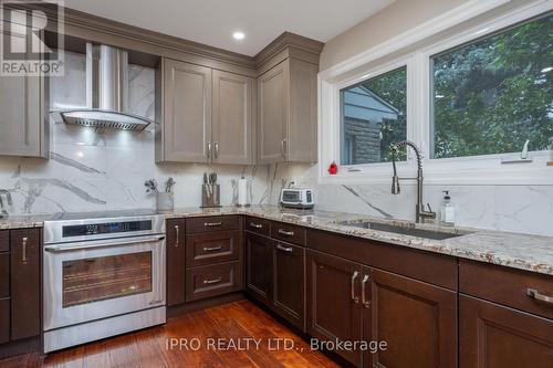 447 Edgeworth Road, Mississauga, ON - Indoor Photo Showing Kitchen