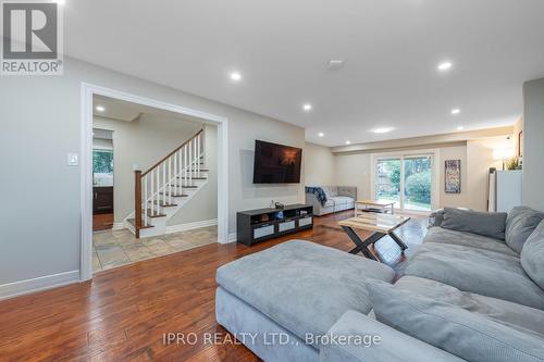 447 Edgeworth Road, Mississauga, ON - Indoor Photo Showing Living Room