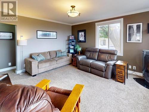 4636 Harwood Ave, Powell River, BC - Indoor Photo Showing Living Room