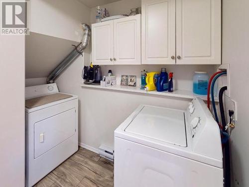 4636 Harwood Ave, Powell River, BC - Indoor Photo Showing Laundry Room