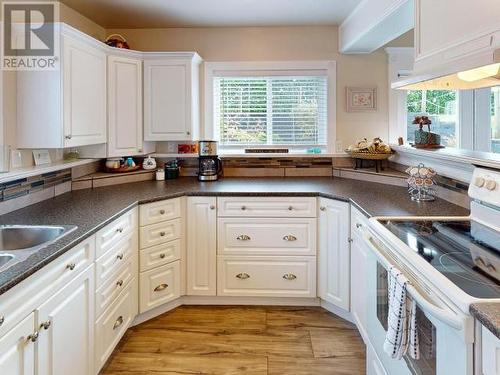 4636 Harwood Ave, Powell River, BC - Indoor Photo Showing Kitchen