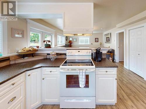 4636 Harwood Ave, Powell River, BC - Indoor Photo Showing Kitchen With Double Sink