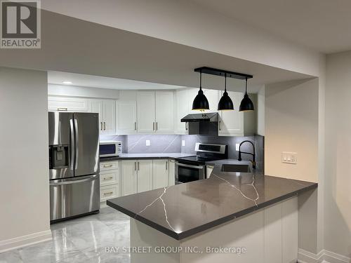 135 Strathearn Avenue, Richmond Hill, ON - Indoor Photo Showing Kitchen