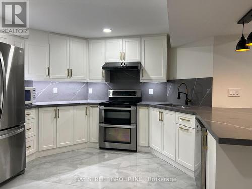 135 Strathearn Avenue, Richmond Hill, ON - Indoor Photo Showing Kitchen