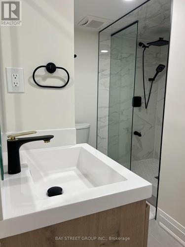 135 Strathearn Avenue, Richmond Hill, ON - Indoor Photo Showing Bathroom