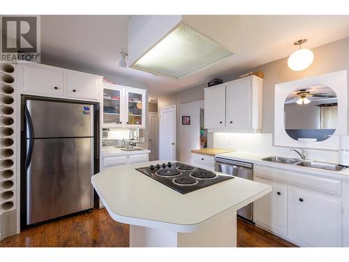 3302 16 Street, Vernon, BC - Indoor Photo Showing Kitchen With Double Sink