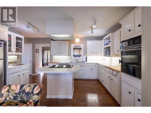 3302 16 Street, Vernon, BC - Indoor Photo Showing Kitchen