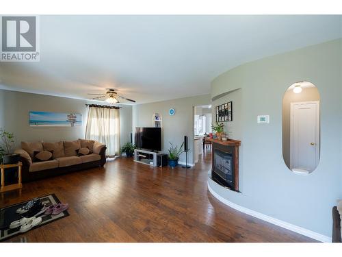 3302 16 Street, Vernon, BC - Indoor Photo Showing Living Room With Fireplace