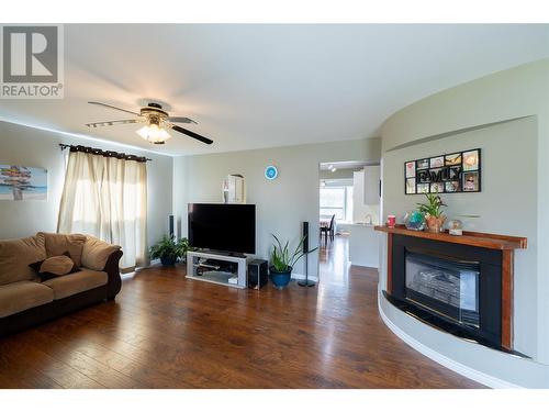 3302 16 Street, Vernon, BC - Indoor Photo Showing Living Room With Fireplace