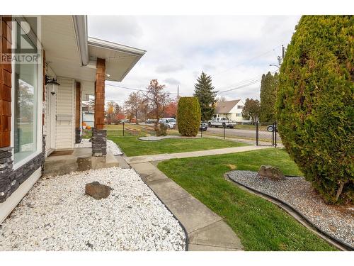 3302 16 Street, Vernon, BC - Outdoor