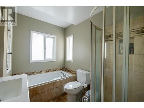 3302 16 Street, Vernon, BC - Indoor Photo Showing Bathroom