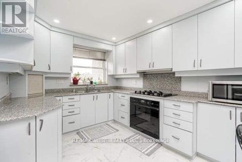 Upper - 146 Verobeach Boulevard, Toronto, ON - Indoor Photo Showing Kitchen