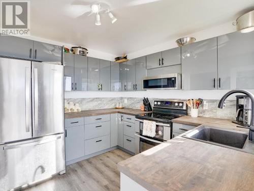 4029 Joyce Ave, Powell River, BC - Indoor Photo Showing Kitchen With Upgraded Kitchen