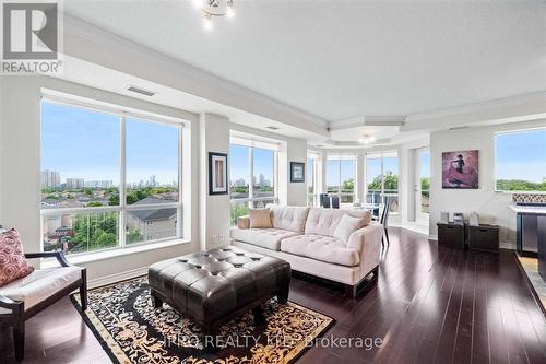 501 - 483 Faith Drive, Mississauga, ON - Indoor Photo Showing Living Room