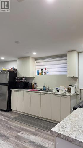 95 Hillside Drive E, Brampton, ON - Indoor Photo Showing Kitchen