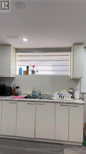 95 Hillside Drive E, Brampton, ON - Indoor Photo Showing Kitchen