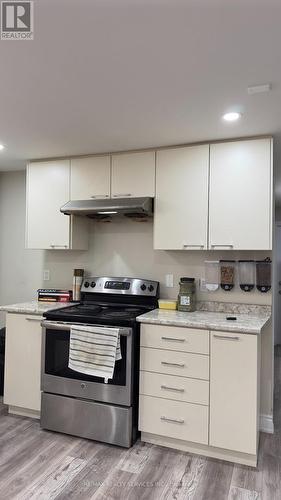 95 Hillside Drive E, Brampton, ON - Indoor Photo Showing Kitchen