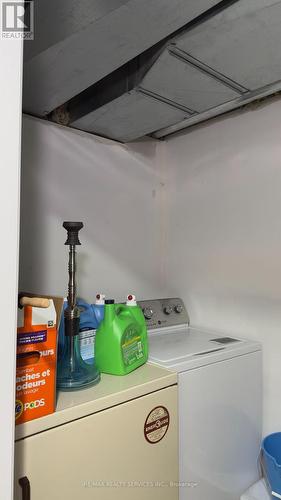 95 Hillside Drive E, Brampton, ON - Indoor Photo Showing Laundry Room