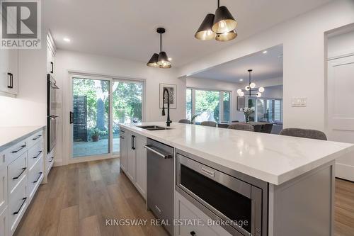 387 Mississagua Street, Niagara-On-The-Lake, ON - Indoor Photo Showing Kitchen With Double Sink With Upgraded Kitchen