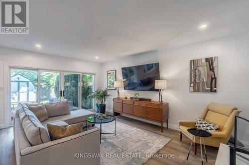 387 Mississagua Street, Niagara-On-The-Lake, ON - Indoor Photo Showing Living Room