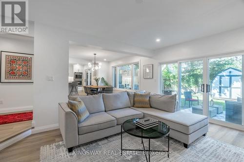 387 Mississagua Street, Niagara-On-The-Lake, ON - Indoor Photo Showing Living Room