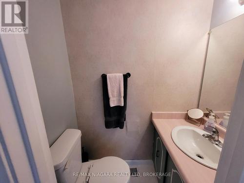 64 - 6767 Thorold Stone Road, Niagara Falls (206 - Stamford), ON - Indoor Photo Showing Bathroom