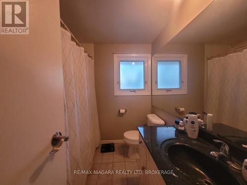 64 - 6767 Thorold Stone Road, Niagara Falls (206 - Stamford), ON - Indoor Photo Showing Bathroom