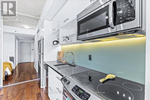 514 - 32 Trolley Crescent, Toronto, ON - Indoor Photo Showing Kitchen With Upgraded Kitchen