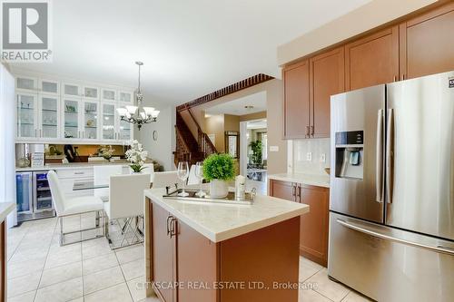 33 Huntspoint Drive, Brampton, ON - Indoor Photo Showing Kitchen