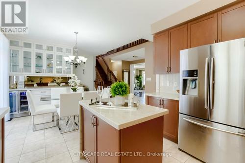 33 Huntspoint Drive, Brampton, ON - Indoor Photo Showing Kitchen