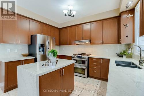 33 Huntspoint Drive, Brampton, ON - Indoor Photo Showing Kitchen With Double Sink