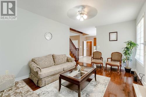 33 Huntspoint Drive, Brampton, ON - Indoor Photo Showing Living Room