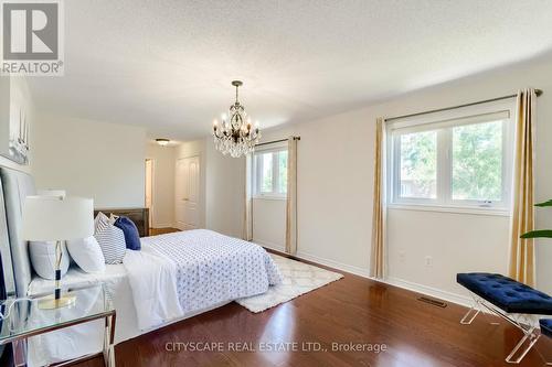 33 Huntspoint Drive, Brampton, ON - Indoor Photo Showing Bedroom