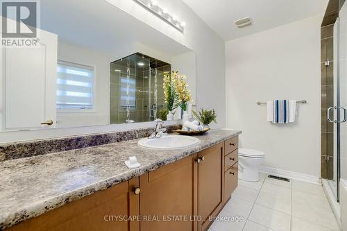 33 Huntspoint Drive, Brampton, ON - Indoor Photo Showing Bathroom