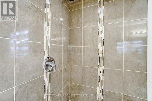 33 Huntspoint Drive, Brampton, ON - Indoor Photo Showing Bathroom