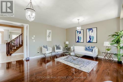 33 Huntspoint Drive, Brampton, ON - Indoor Photo Showing Living Room