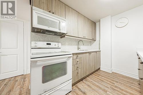 5008 Willowood Drive, Mississauga, ON - Indoor Photo Showing Kitchen