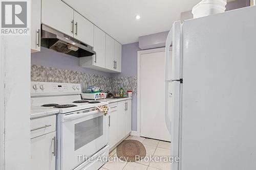 38 Martha Court, Welland (769 - Prince Charles), ON - Indoor Photo Showing Kitchen