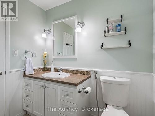 38 Martha Court, Welland (769 - Prince Charles), ON - Indoor Photo Showing Bathroom