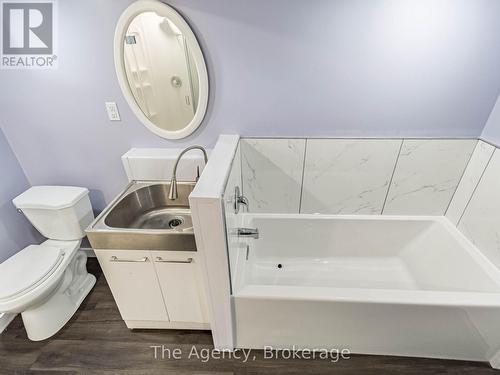 38 Martha Court, Welland (769 - Prince Charles), ON - Indoor Photo Showing Bathroom