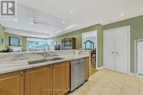 609 - 6 Toronto Street, Barrie, ON - Indoor Photo Showing Kitchen