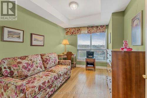 609 - 6 Toronto Street, Barrie, ON - Indoor Photo Showing Living Room